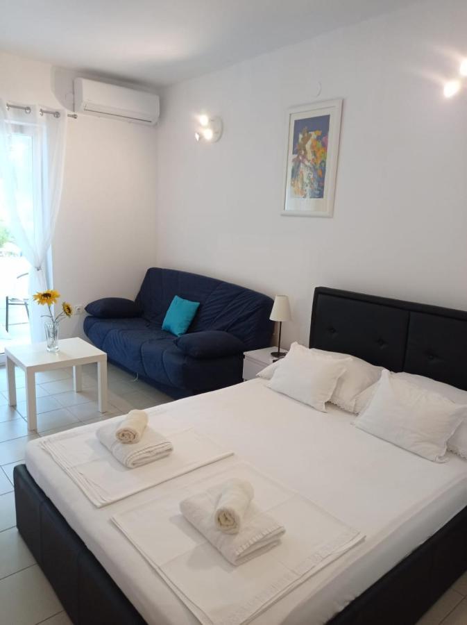 Nemira Beach Apartments Omiš Exterior foto