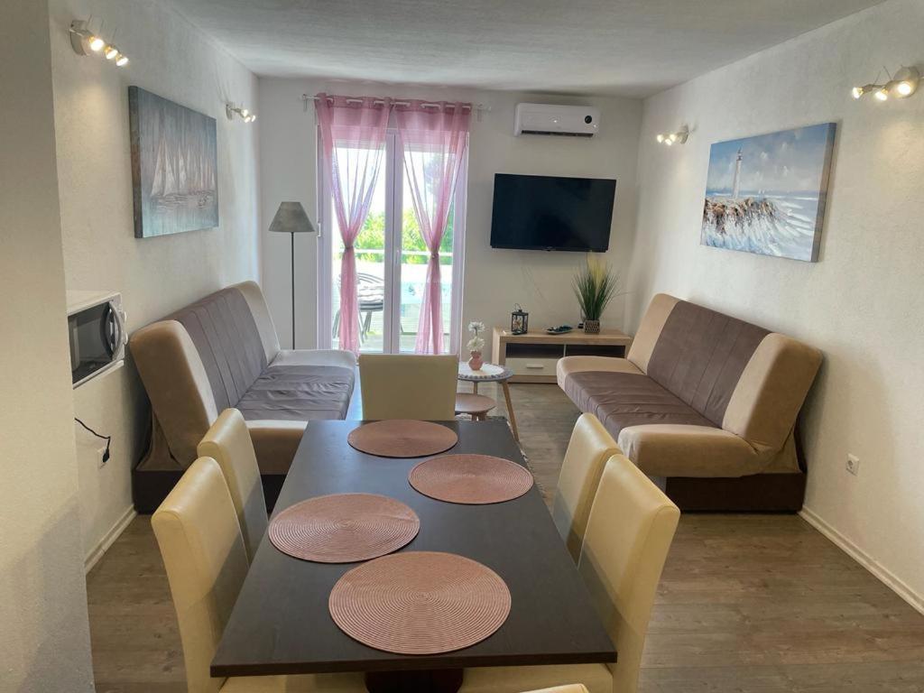 Nemira Beach Apartments Omiš Exterior foto